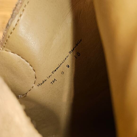 Jack Rogers Peyton Tan Suede ankle boot size 7M side zip - Picture 10 of 10